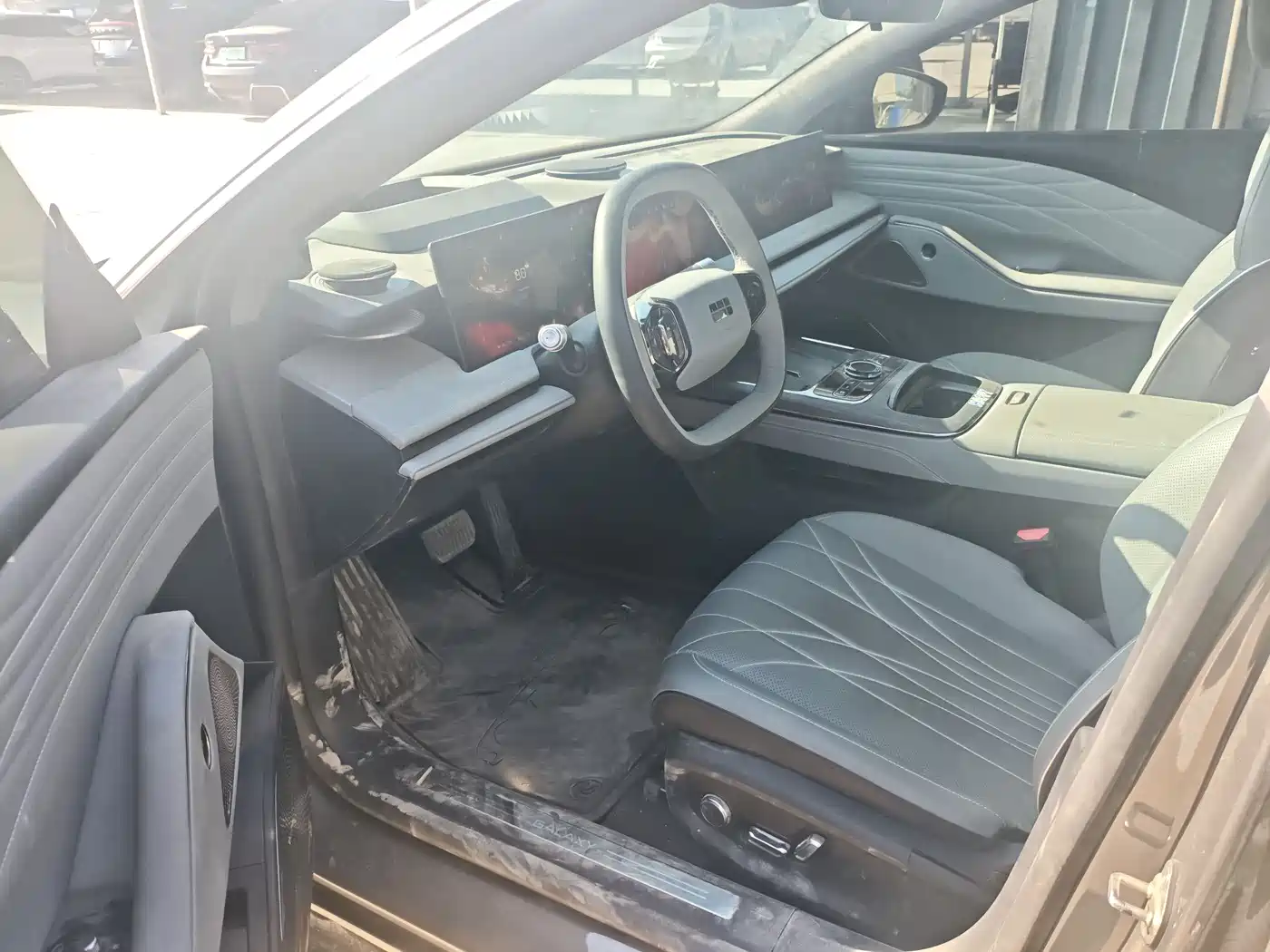 Geely Galaxy Galaxy E8 2025 575km Exploration Smart Drive Edition фото 4