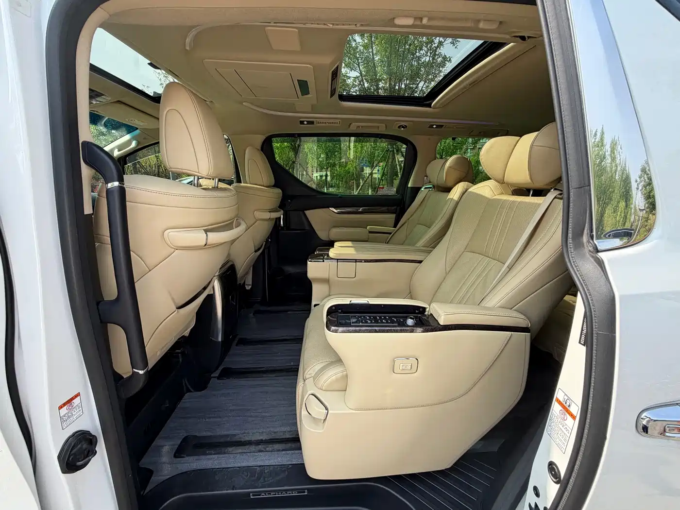 Toyota Alphard 2021 Hybrid 2.5L Premium фото 13