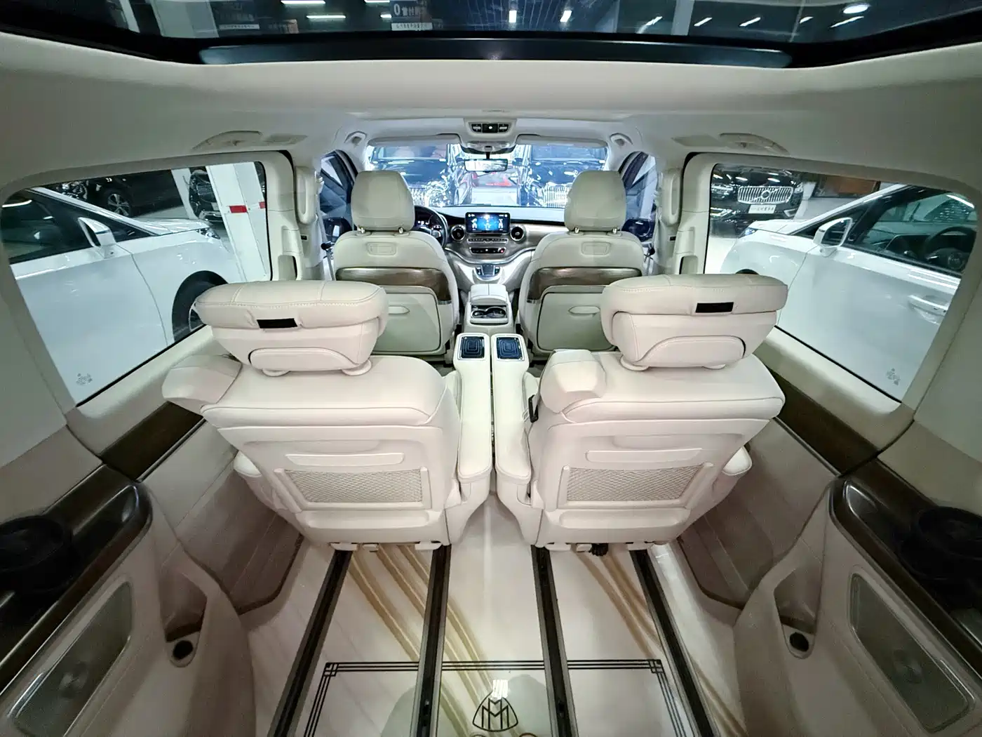 Mercedes-Benz V-Class 2022 V 260 L Long Wheelbase Luxury Edition фото 16