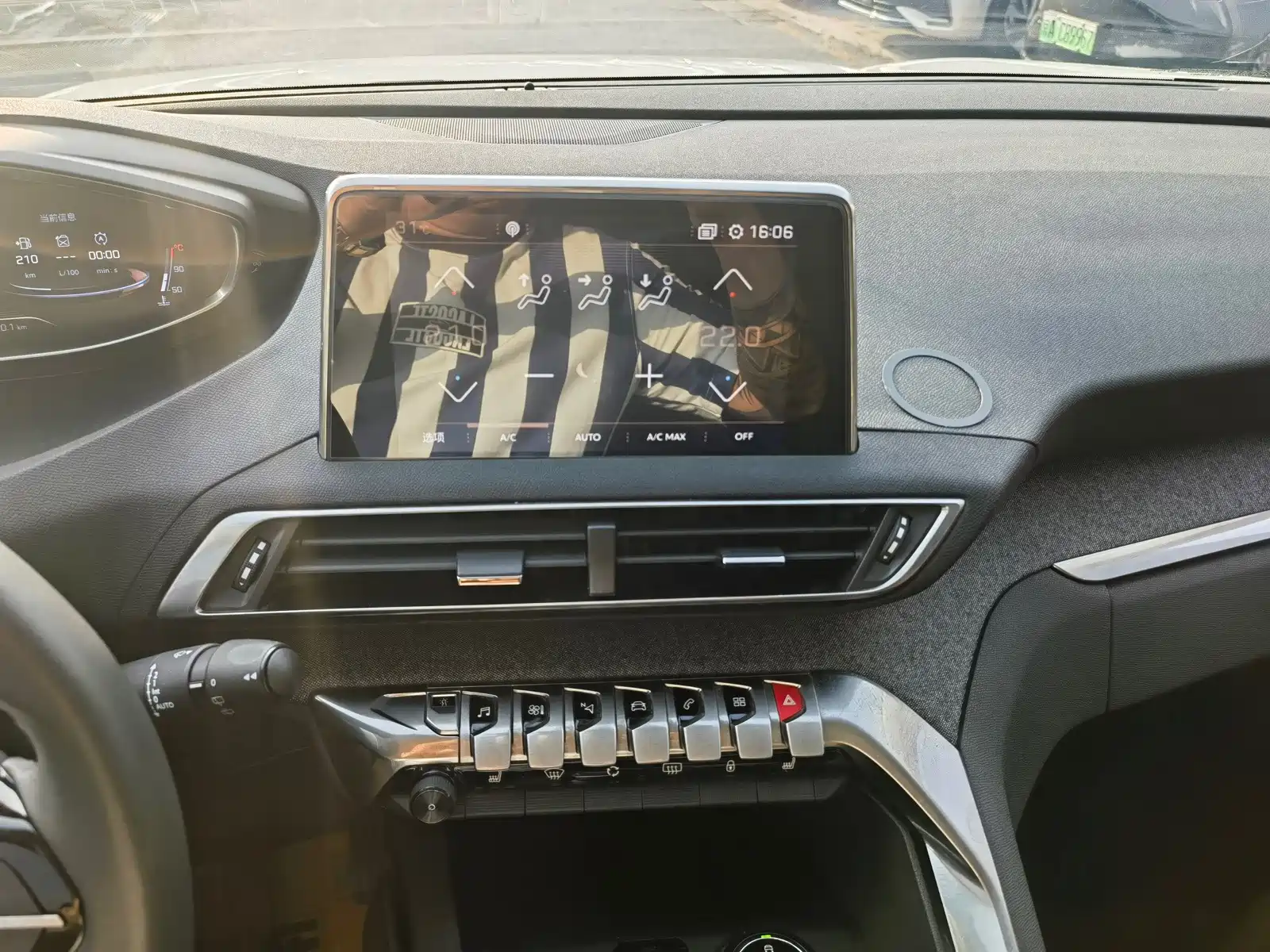 Photo 12 - Peugeot 5008