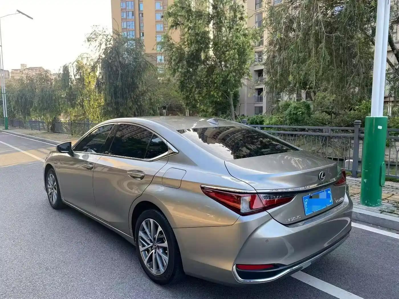 Lexus ES 2023 200 Excellence Edition фото 9