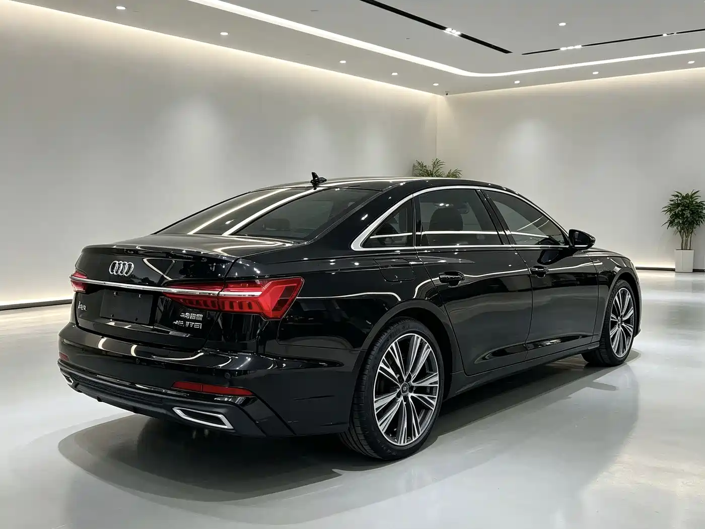 Фото 5 - Audi A6L