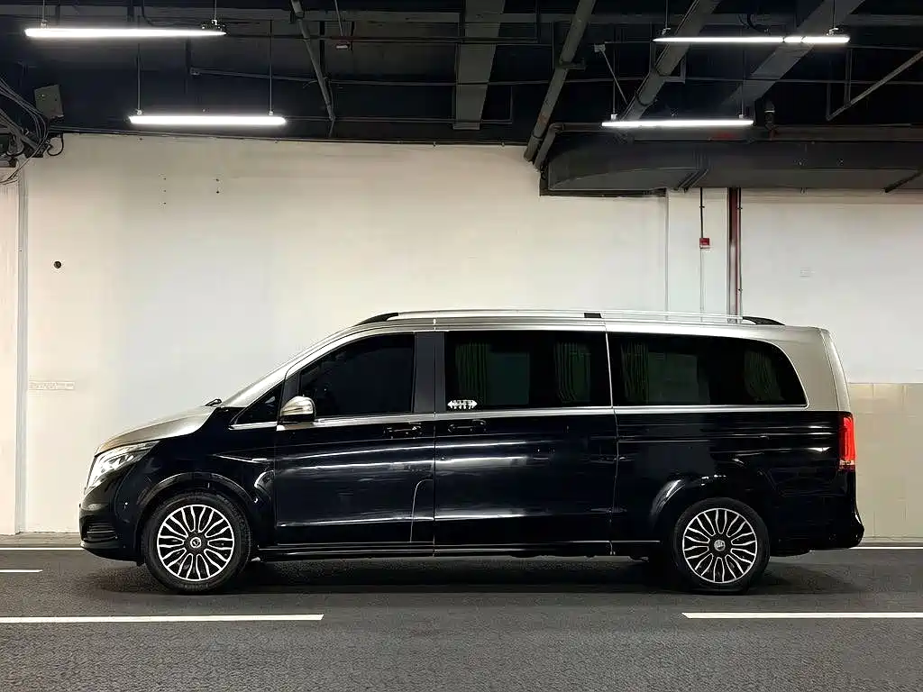 Mercedes-Benz V-Class 2017 Model V 260 L Premium Extended Edition фото 3