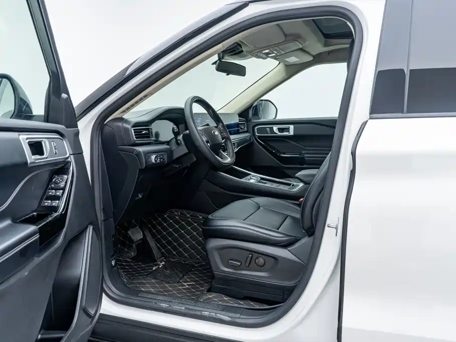 Photo 17 - Ford Explorer
