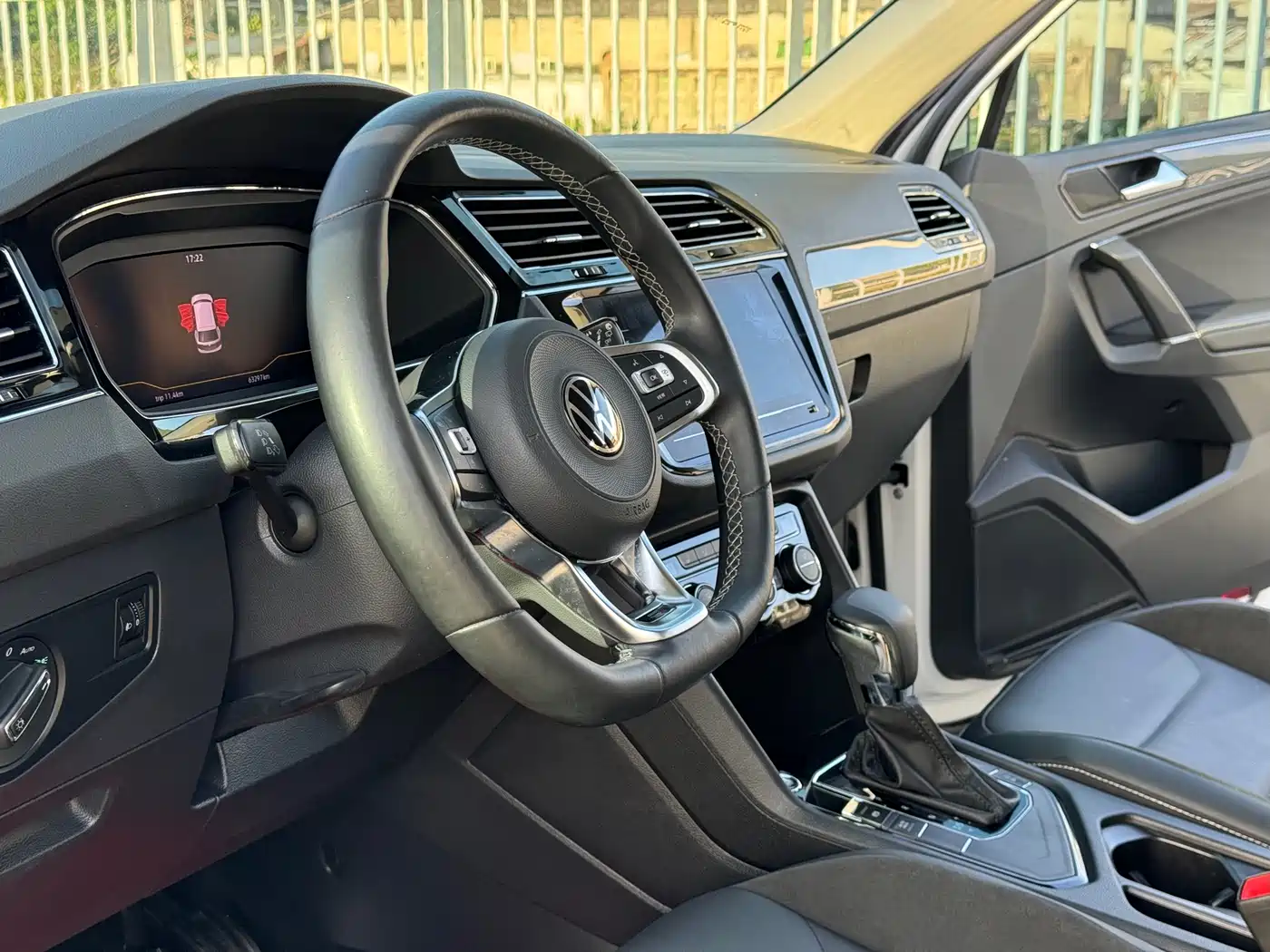Volkswagen Tiguan L 2021 330TSI Automatic 2WD R-Line Premium фото 8