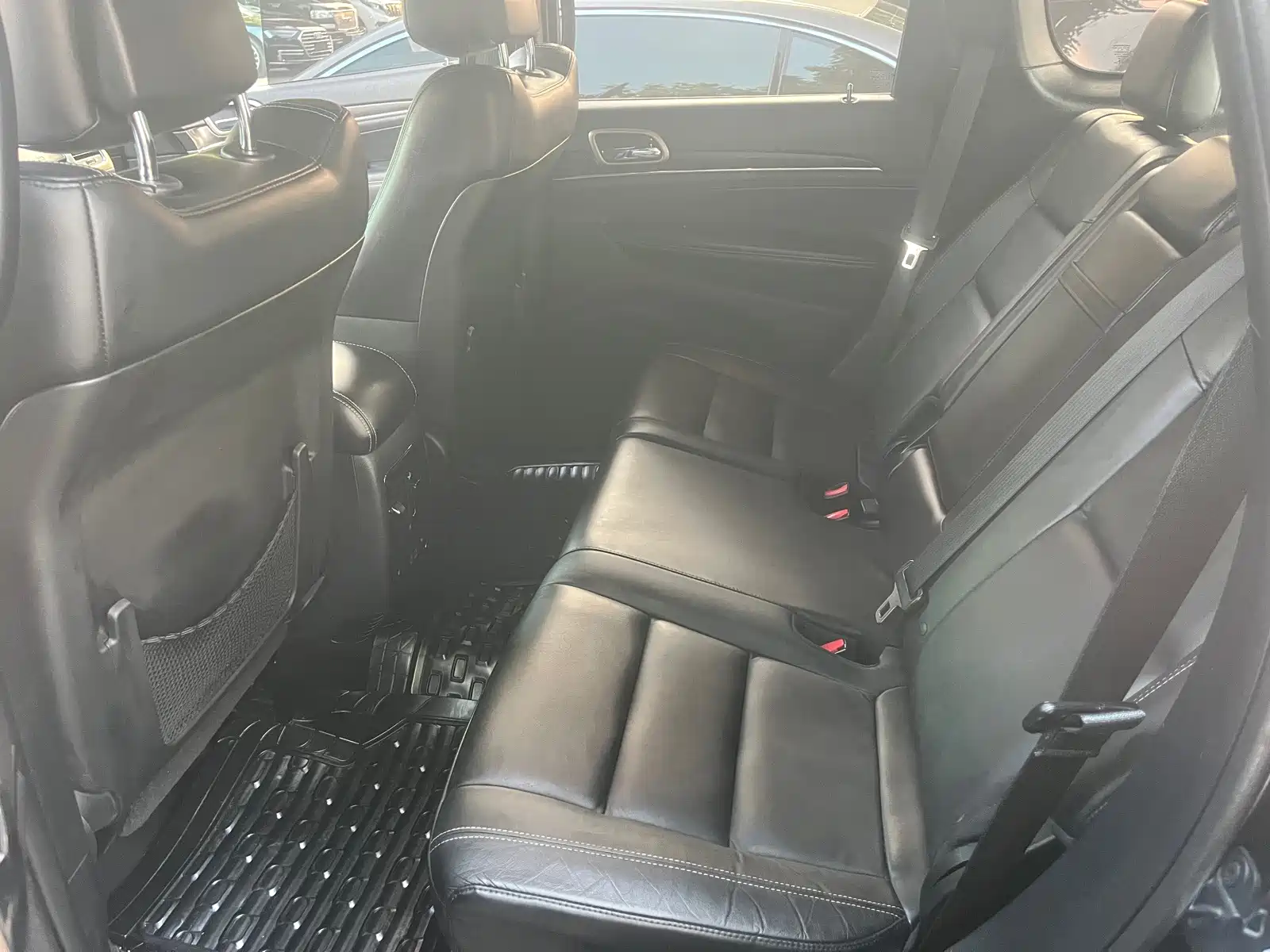 Фото 32 - Jeep Grand Cherokee (Import)