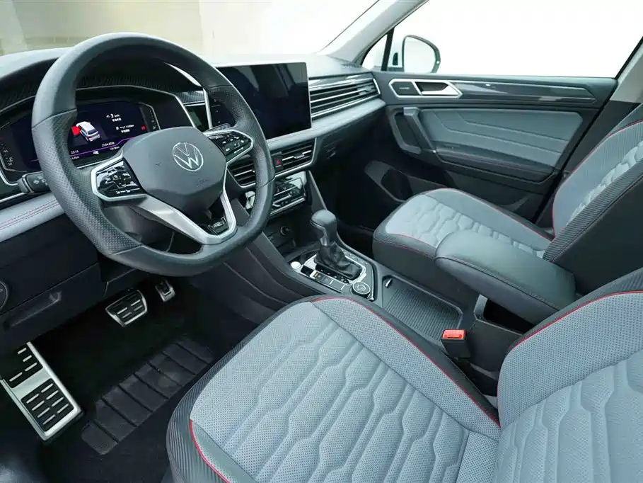 Volkswagen Tiguan L 2023 Facelift 380TSI Automatic 4WD R-Line Flagship Edition 7-Seater фото 10