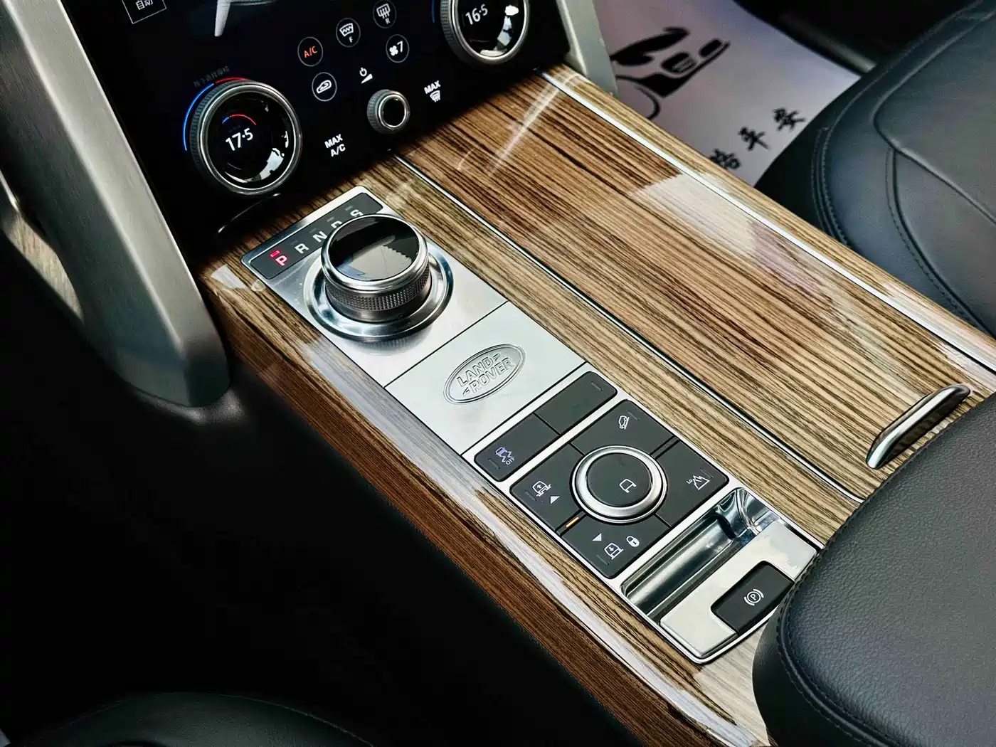 Land Rover Range Rover 2018 3.0 SC V6 Golden Age Edition фото 10