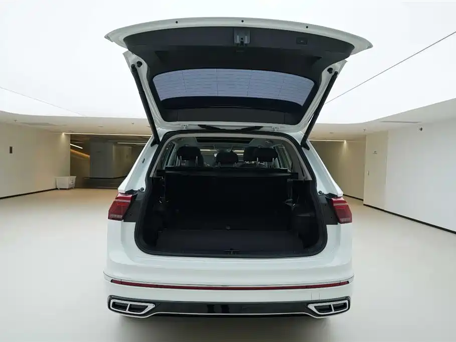 Volkswagen Tiguan L 2023 Facelift 380TSI Automatic 4WD R-Line Flagship Edition 7-Seater фото 6