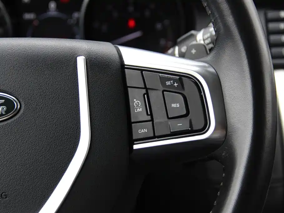 Land Rover Discovery Sport 2018 240PS HSE Edition фото 19