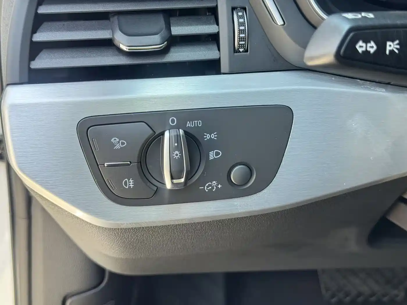 Audi A4L 2020 40 TFSI Luxury Dynamic фото 21