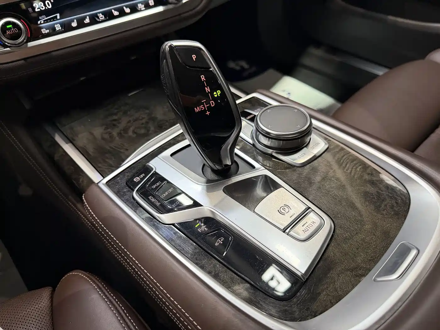 BMW 7 Series 2016 740Li Leading Edition фото 10