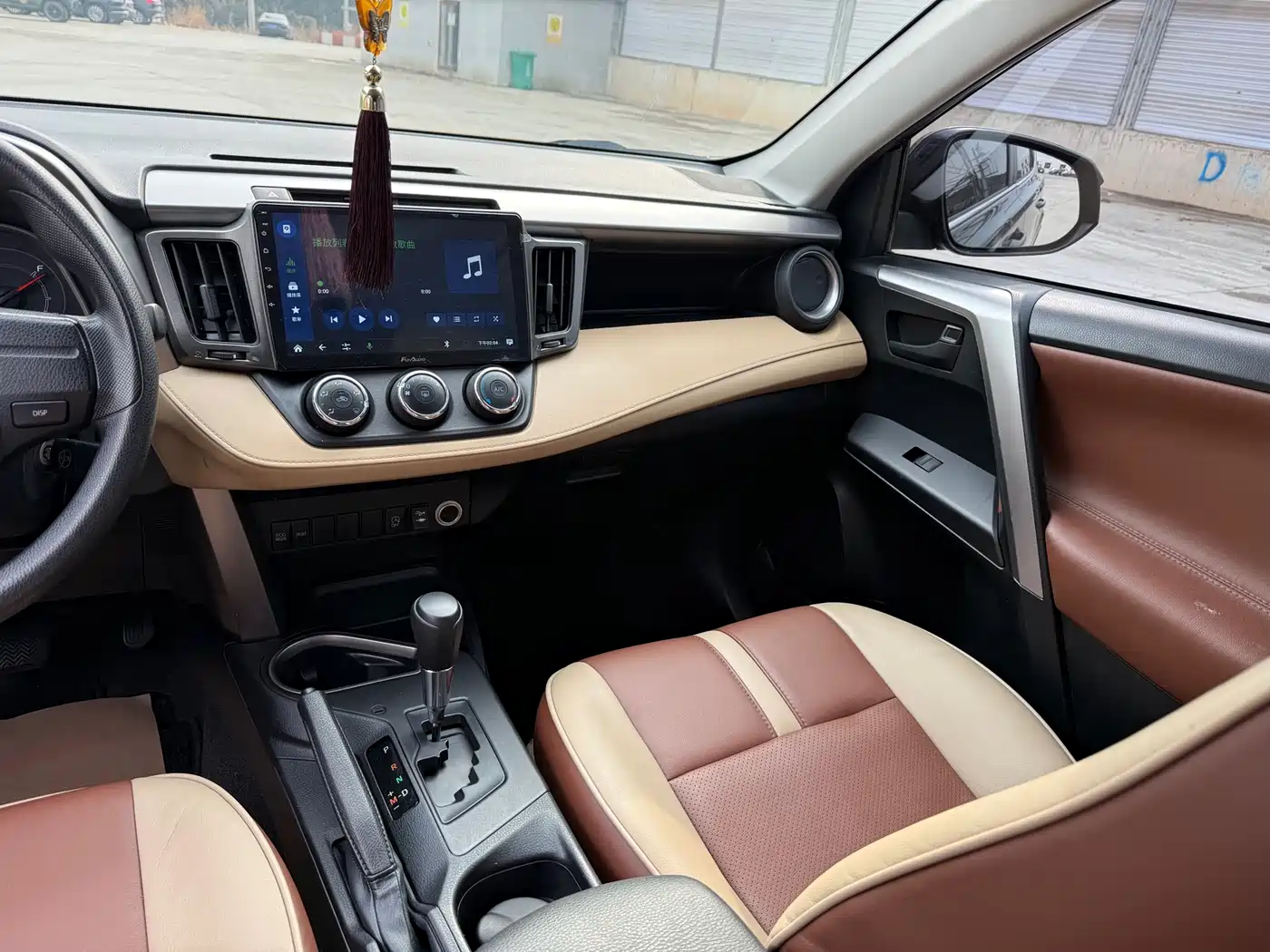 Toyota RAV4 Rongfang 2016 2.0L CVT 2WD Urban (China V) фото 15