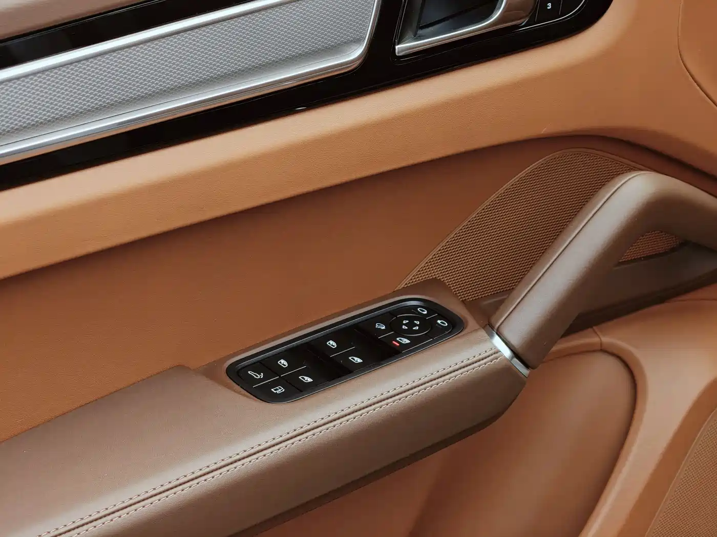 Porsche Cayenne New Energy 2023 Cayenne E-Hybrid 2.0T Platinum Edition фото 7