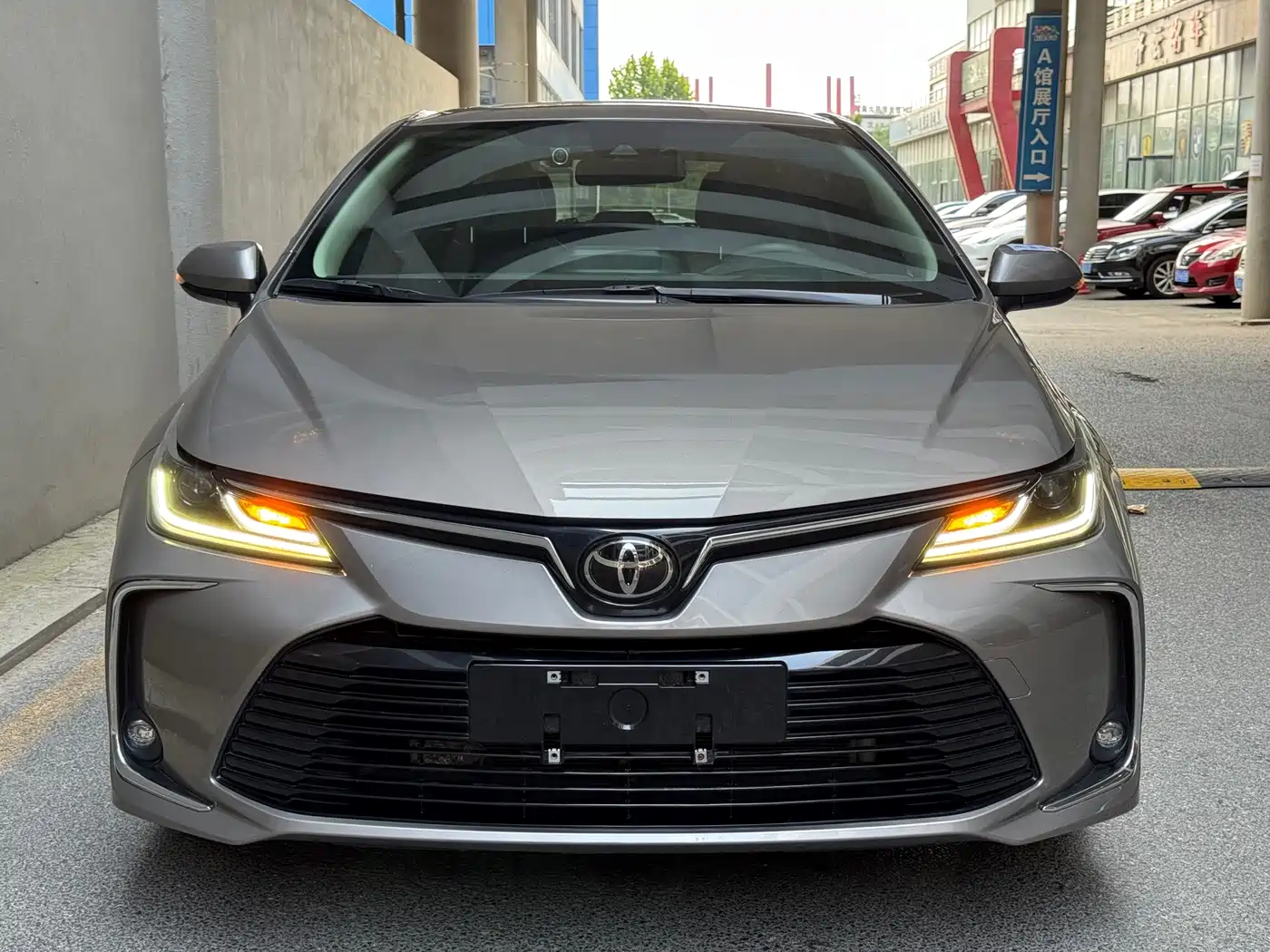 Фото 2 - Toyota Corolla