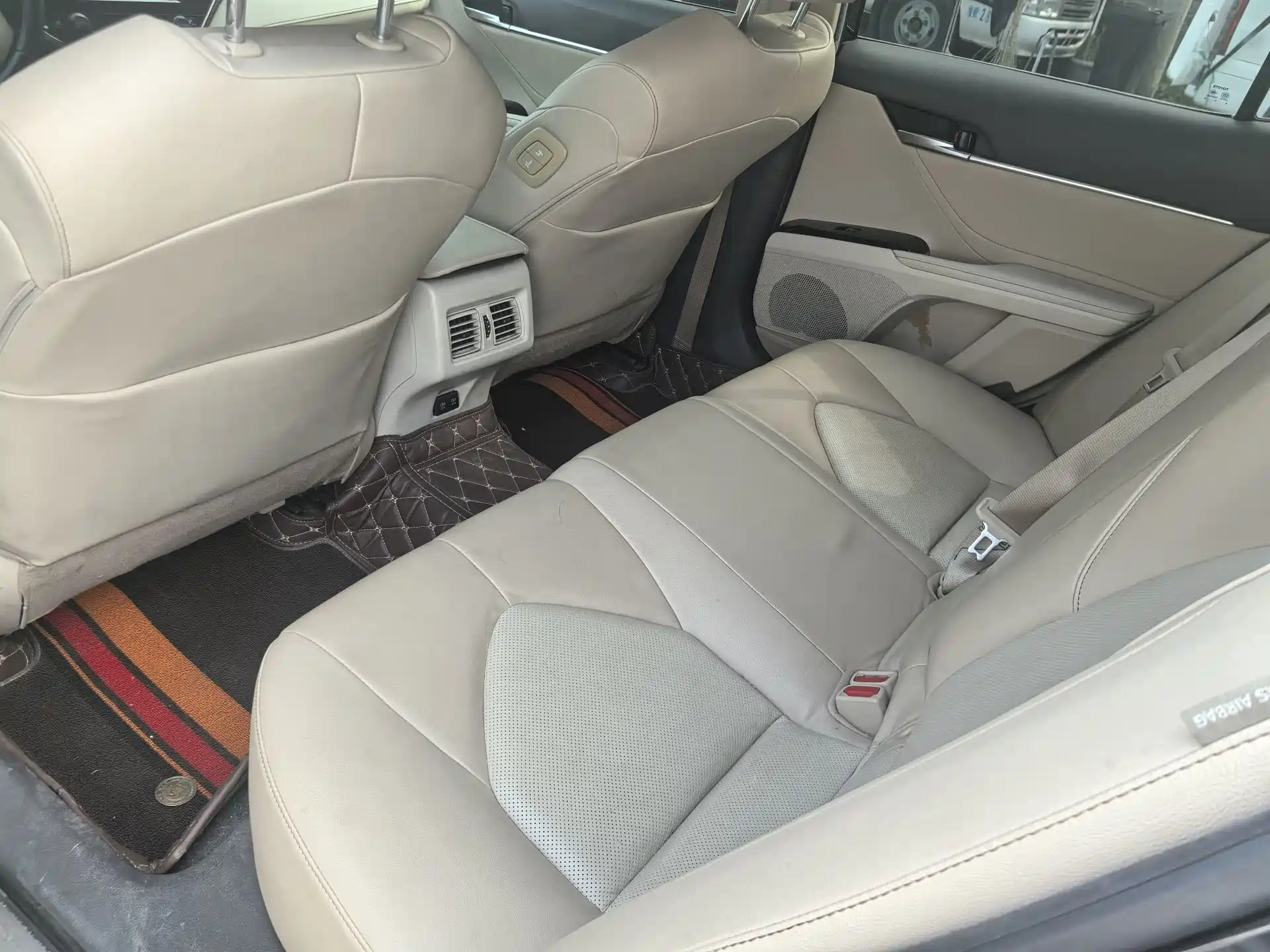 Фото 6 - Toyota Camry
