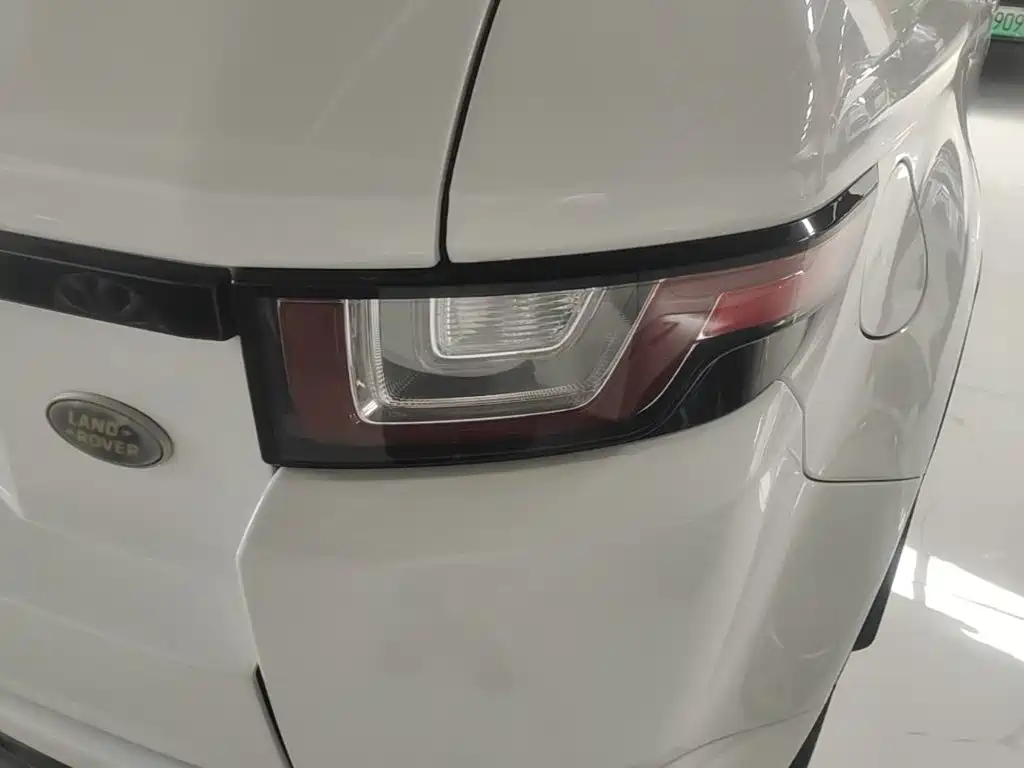 Photo 8 - Land Rover Range Rover Evoque