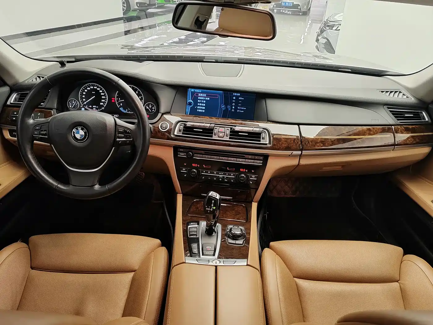 BMW 7 Series 2010 760Li фото 29