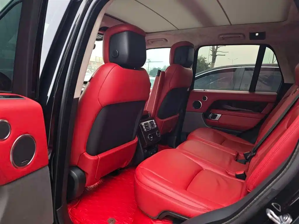 Land Rover Range Rover 2021 3.0 L6 Golden Age Edition фото 8