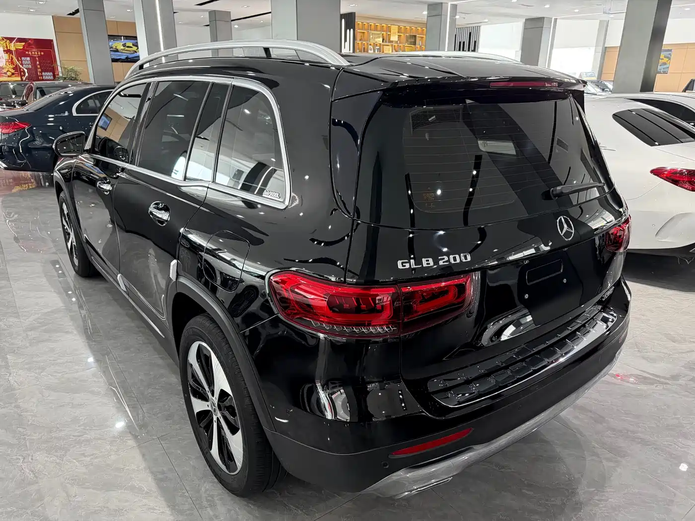 MERCEDES-BENZ GLB