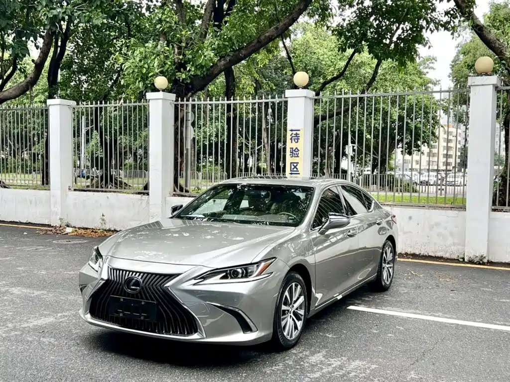 Lexus ES 2020 200 Excellence
