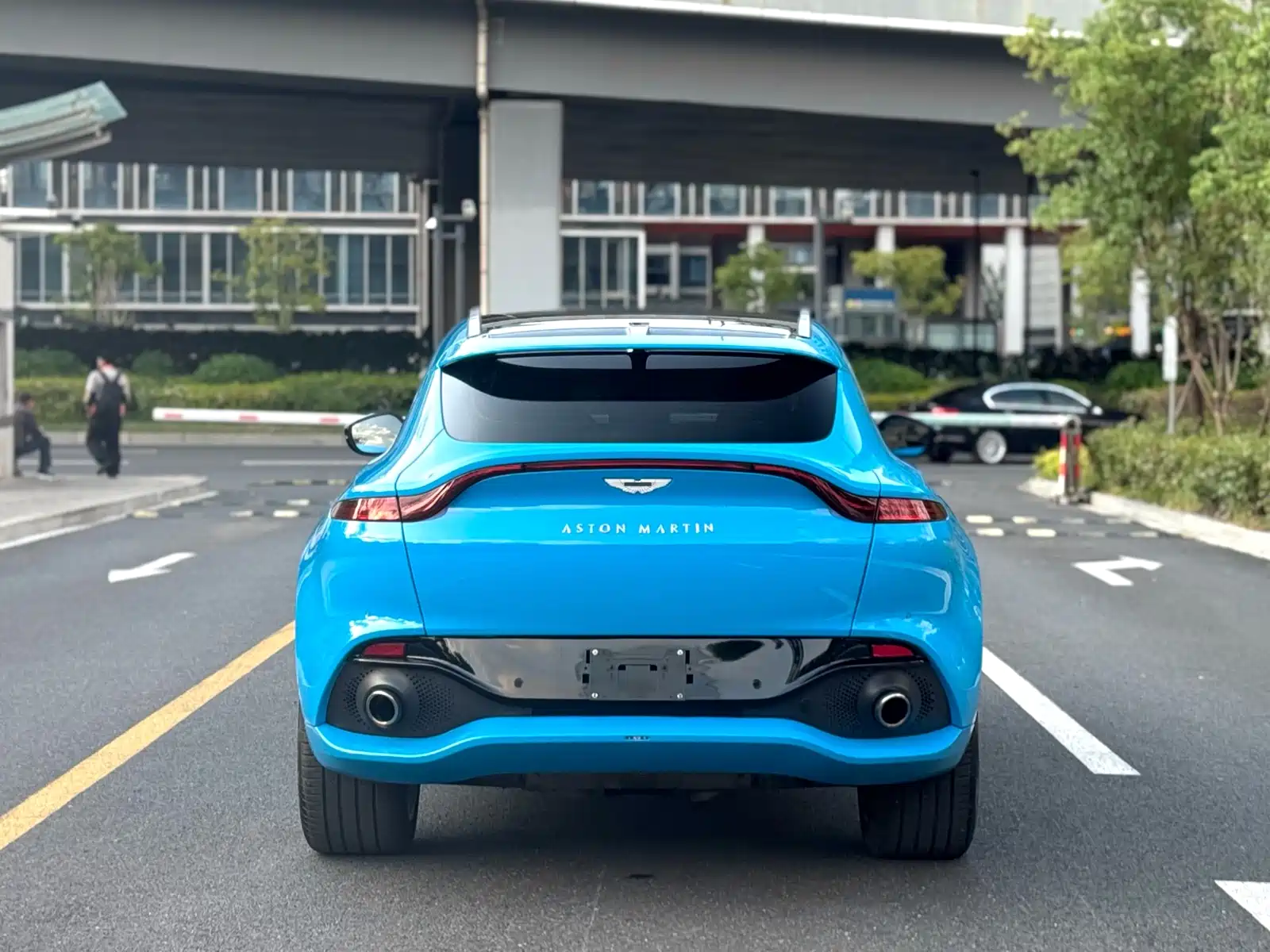 Фото 7 - Aston Martin DBX