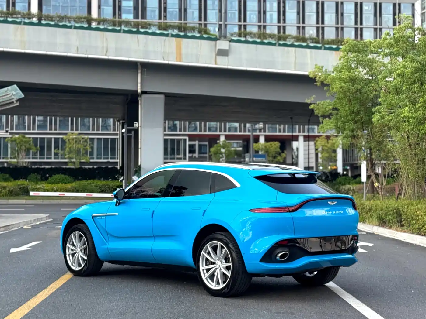 Aston Martin DBX 2022 2022 3.0T STRAIGHT-SIX
