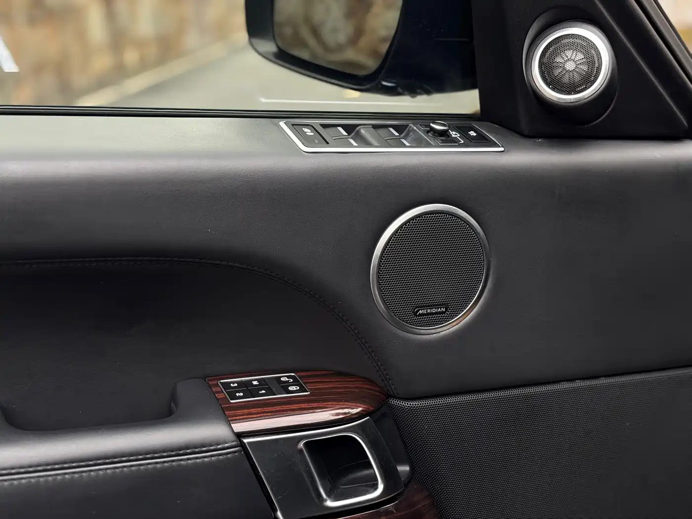 Land Rover Range Rover 2015 3.0 SC V6 Vogue SE Genesis Extended Edition фото 15