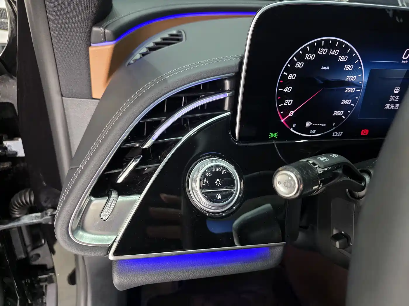 Mercedes-Benz E-Class 2025 E 300 L Luxury фото 8