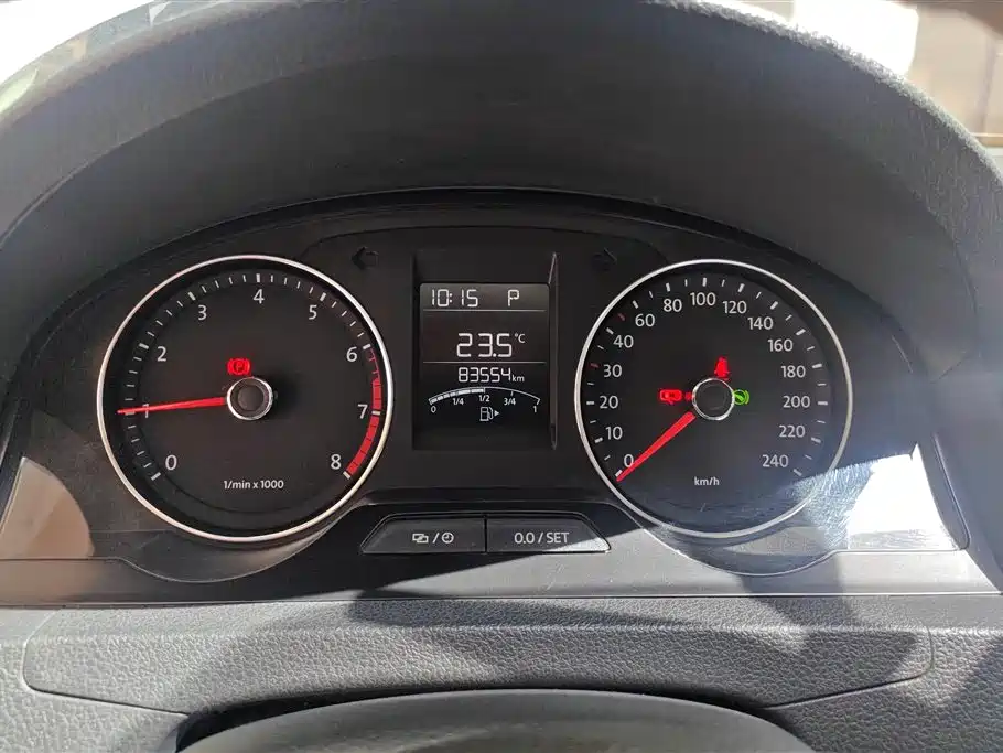 Volkswagen Santana 2013 Model 1.6L Automatic Luxury Edition фото 14