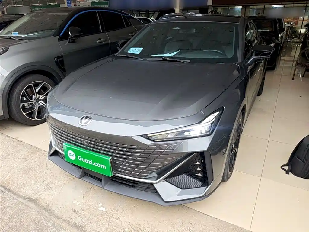 Changan UNI-V 2022 1.5T Smart Pilot Edition