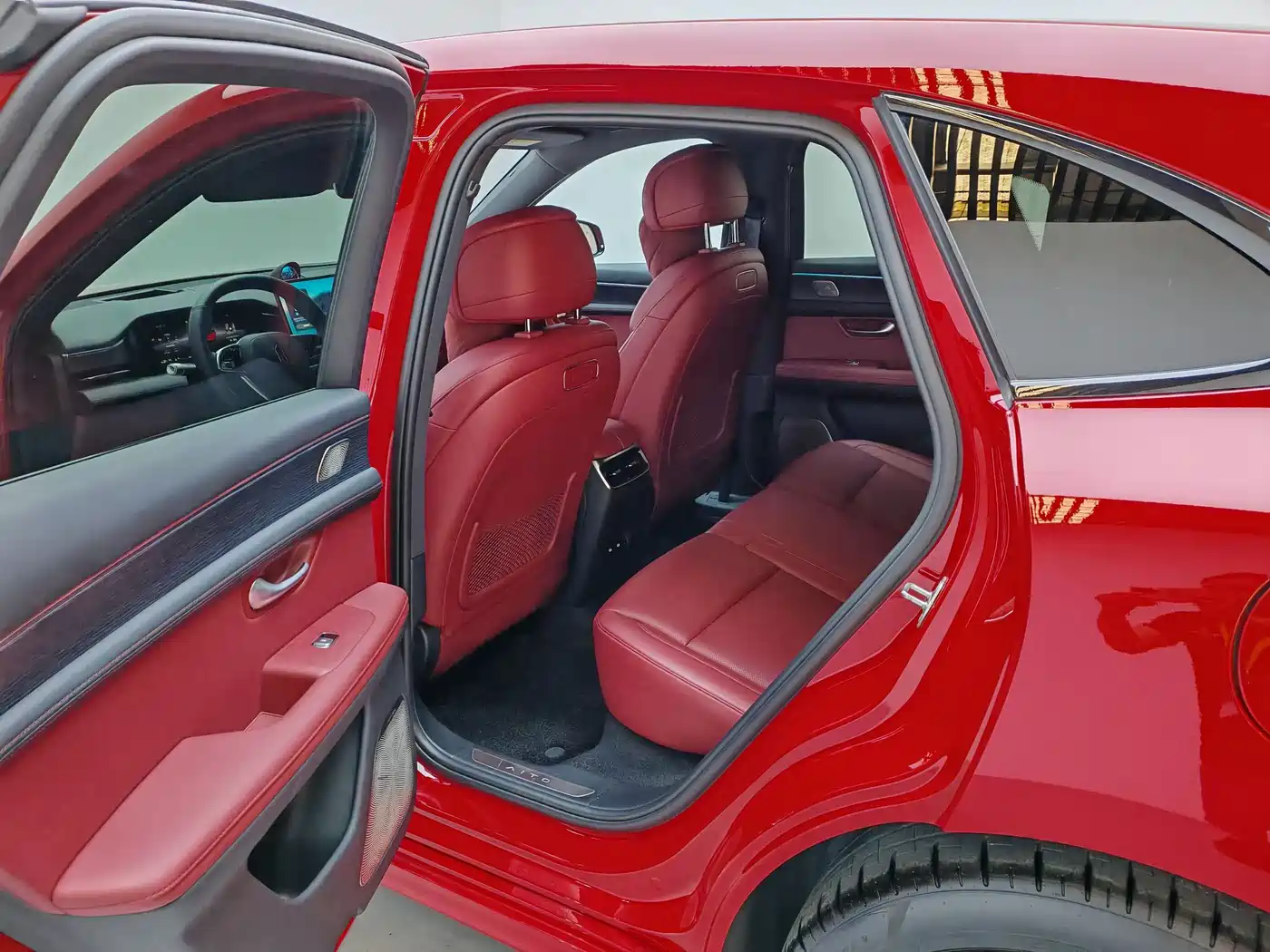 AITO Wenjie AITO M5 2025 Extended Range Ultra AWD фото 8