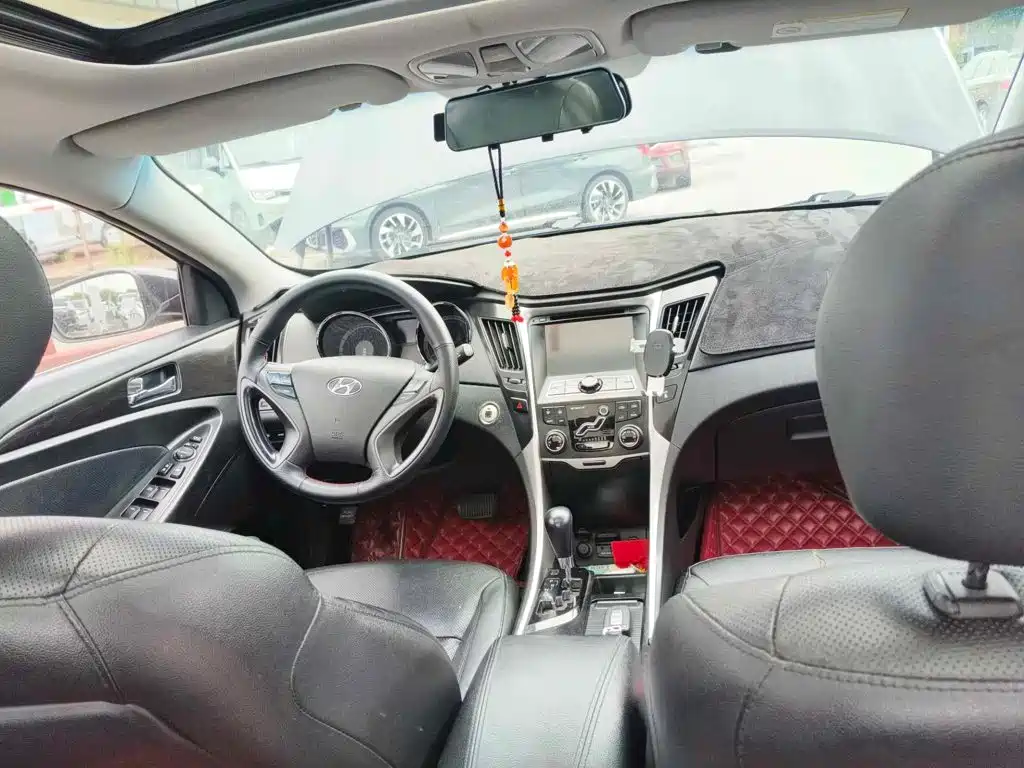 Фото 12 - Hyundai Sonata