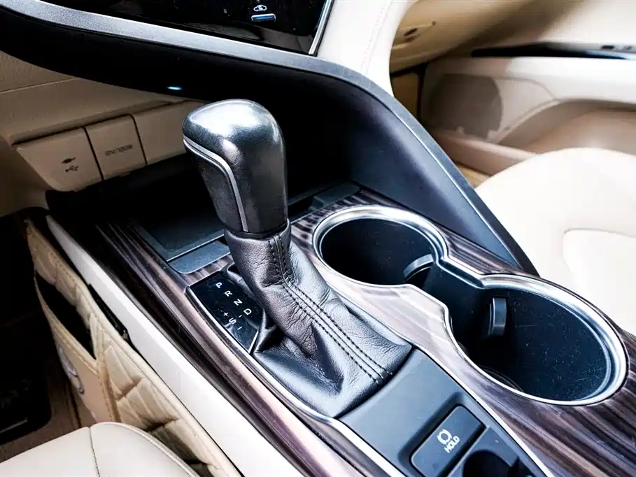 Toyota Camry 2018 2.0G Luxury Edition фото 13