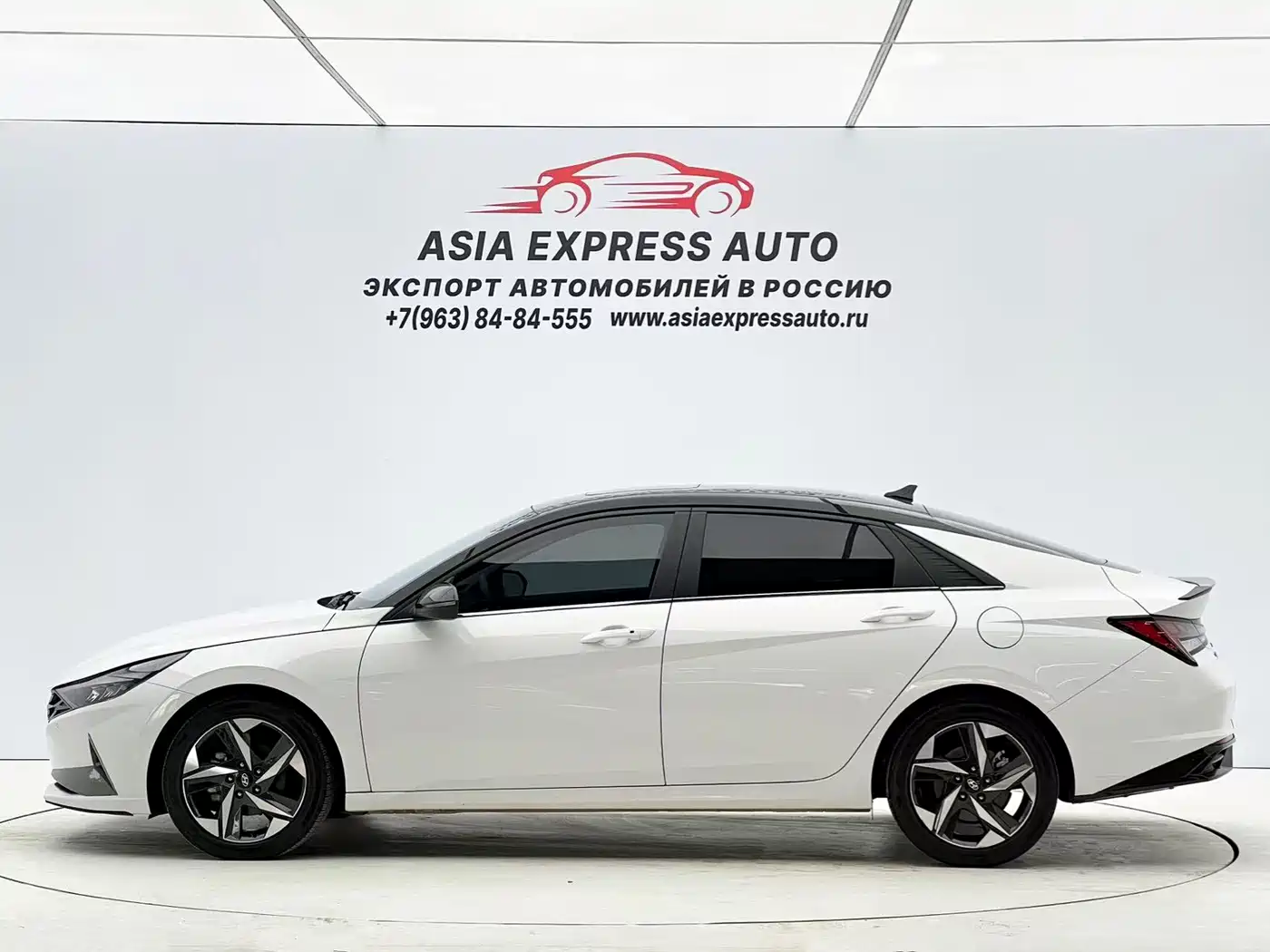 Hyundai Elantra 2021 1.5L CVT LUX Premium Edition фото 7