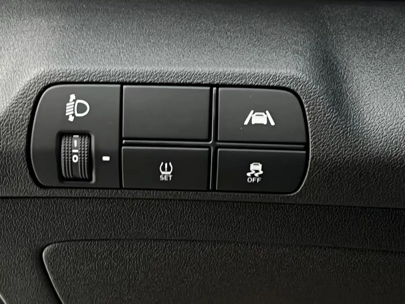 Hyundai Elantra 2021 1.5L CVT LUX Premium Edition фото 21