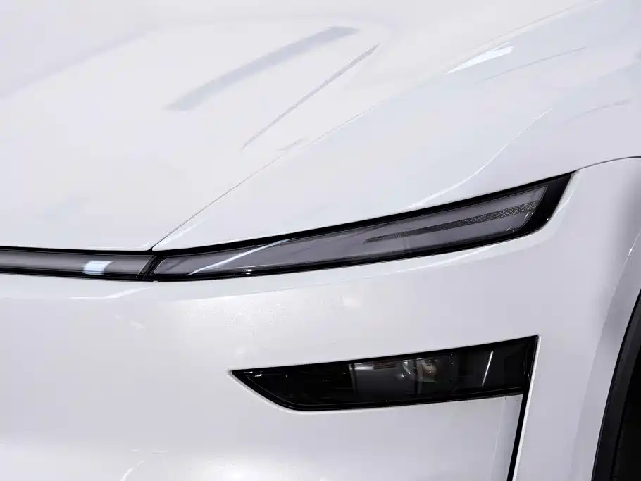 Photo 10 - Tesla Model Y