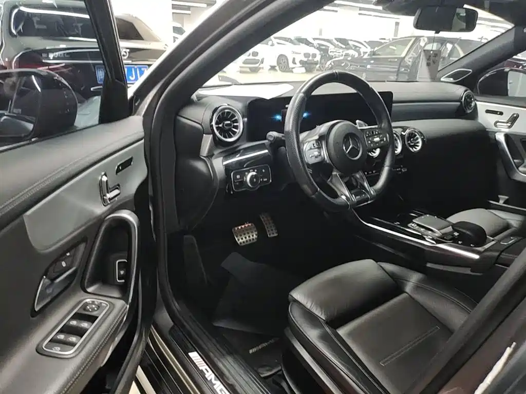 Mercedes-Benz A-Class AMG 2022 AMG A 35 L 4MATIC фото 16