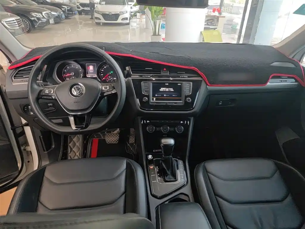 Volkswagen Tiguan L 2017 330TSI Automatic 2WD Comfort Edition фото 10