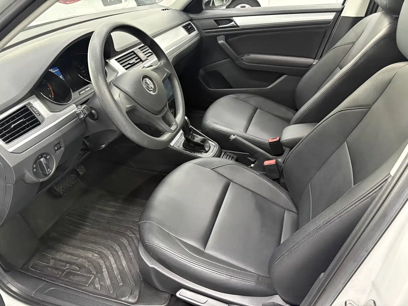 Volkswagen C-TREK 2018 1.5L Auto Fashion Edition фото 6