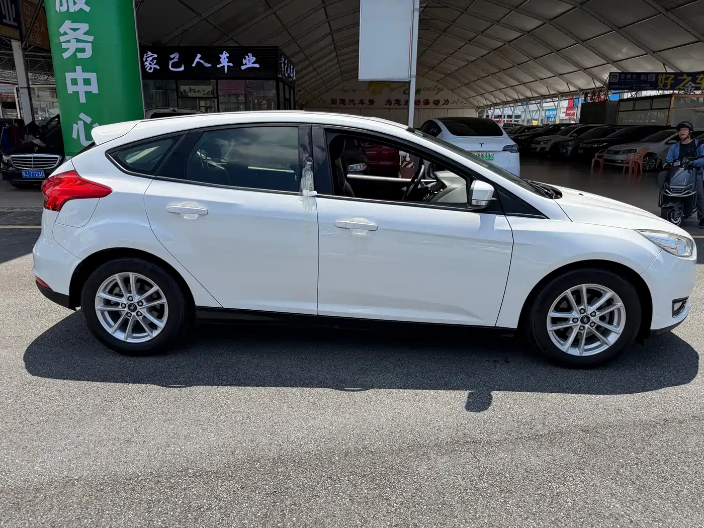 Фото 14 - Ford Focus