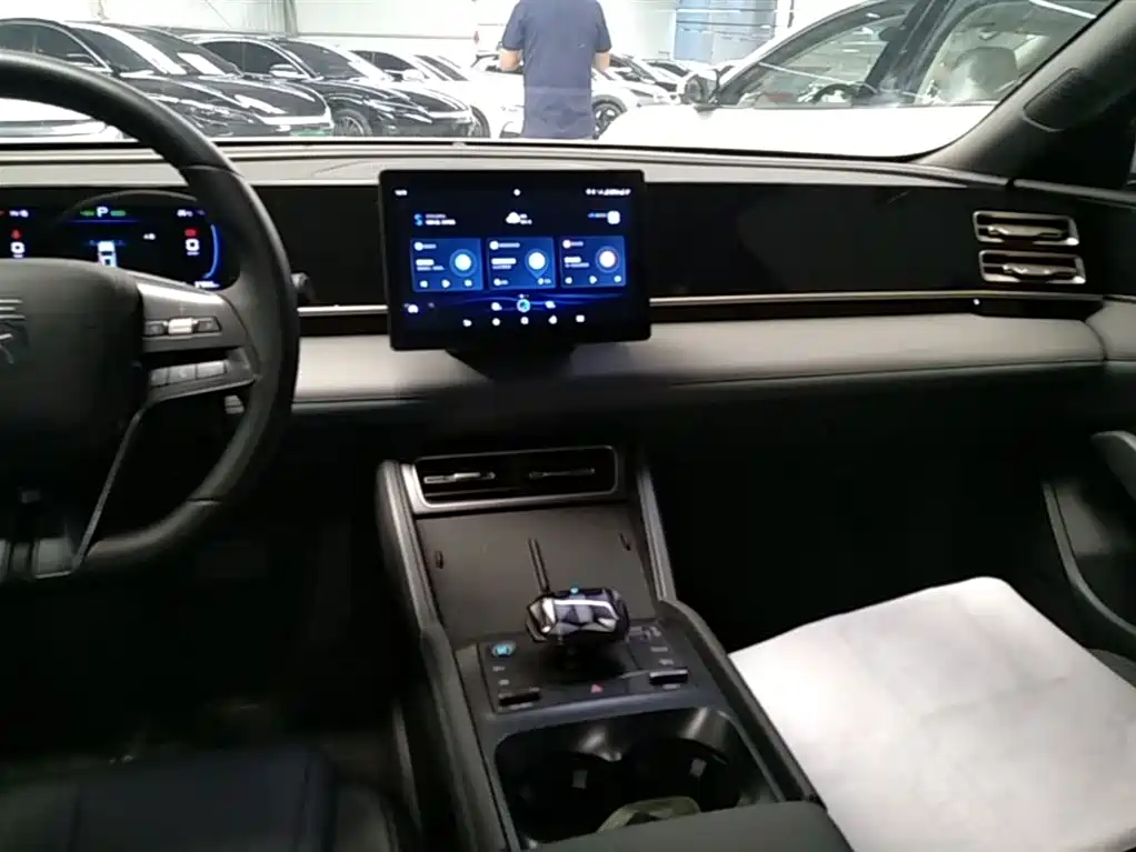BYD Qin L 2024 DM-i 80KM Leading Edition фото 13