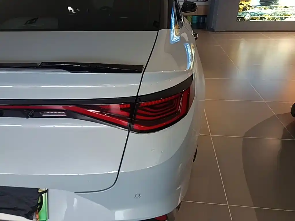 Geely Emgrand L HiP 2023 2024 Champion Edition 1.5TD-DHT Pro 100KM Excellence