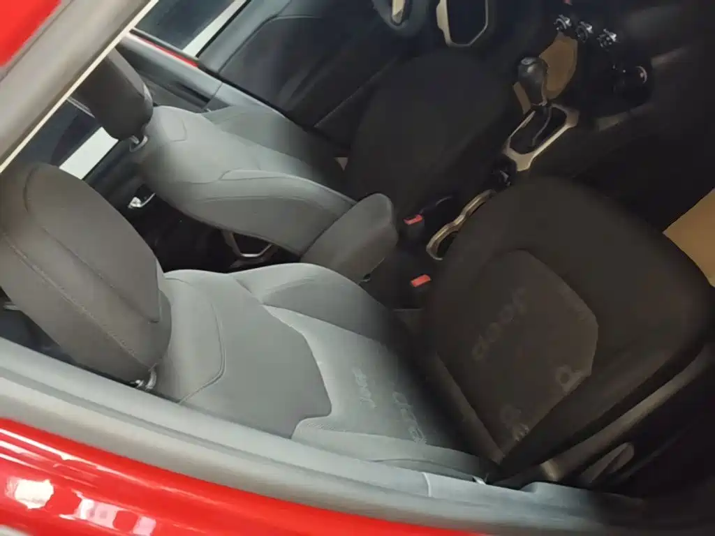 Photo 25 - Jeep Renegade