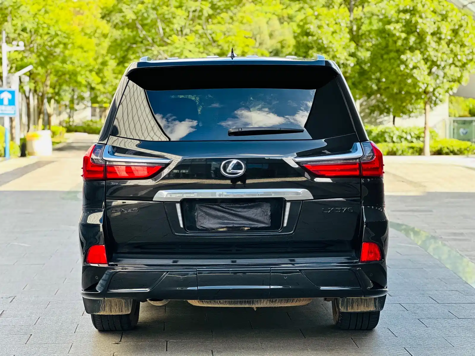 Фото 13 - Lexus LX