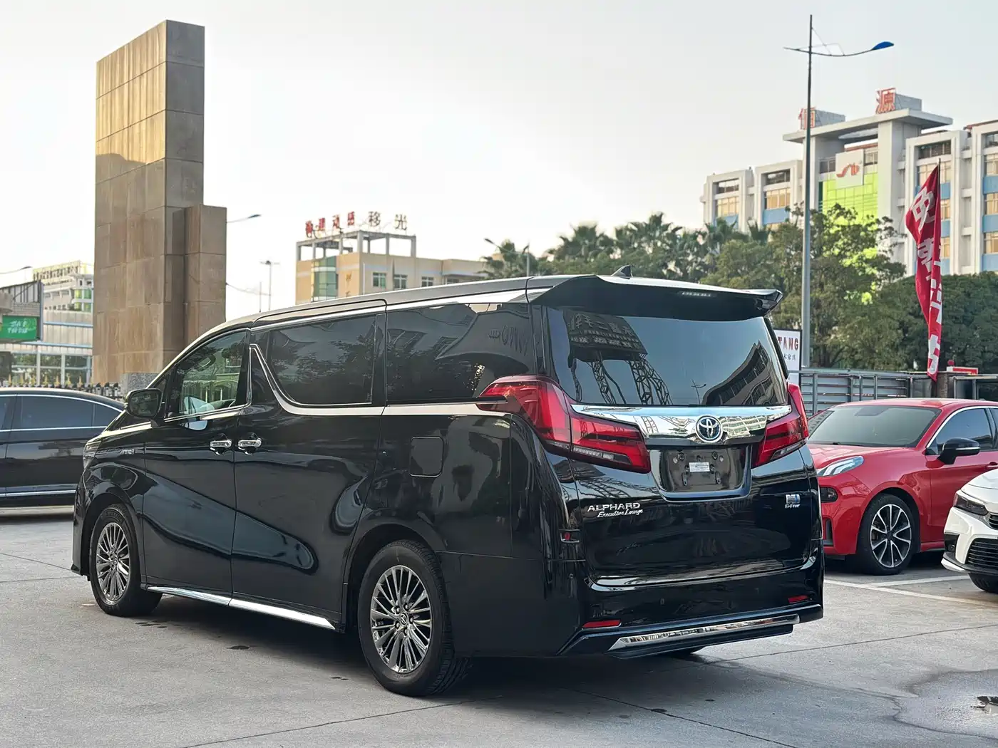 Toyota Alphard 2021 Hybrid 2.5L Ultimate фото 4
