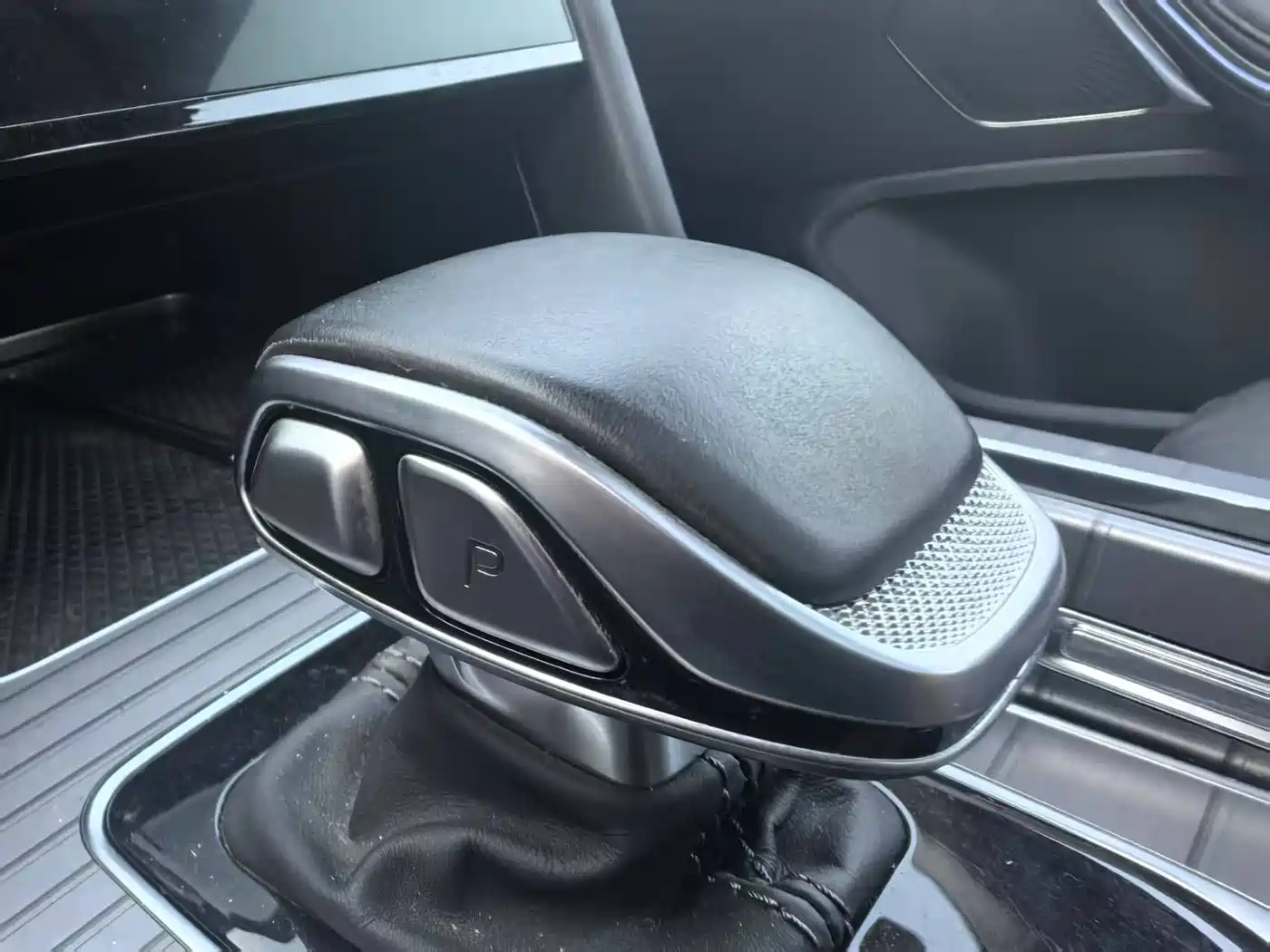 Hongqi HS7 PHEV 2024 2024 2.0T PHEV 4WD Flagship Edition 6-seater