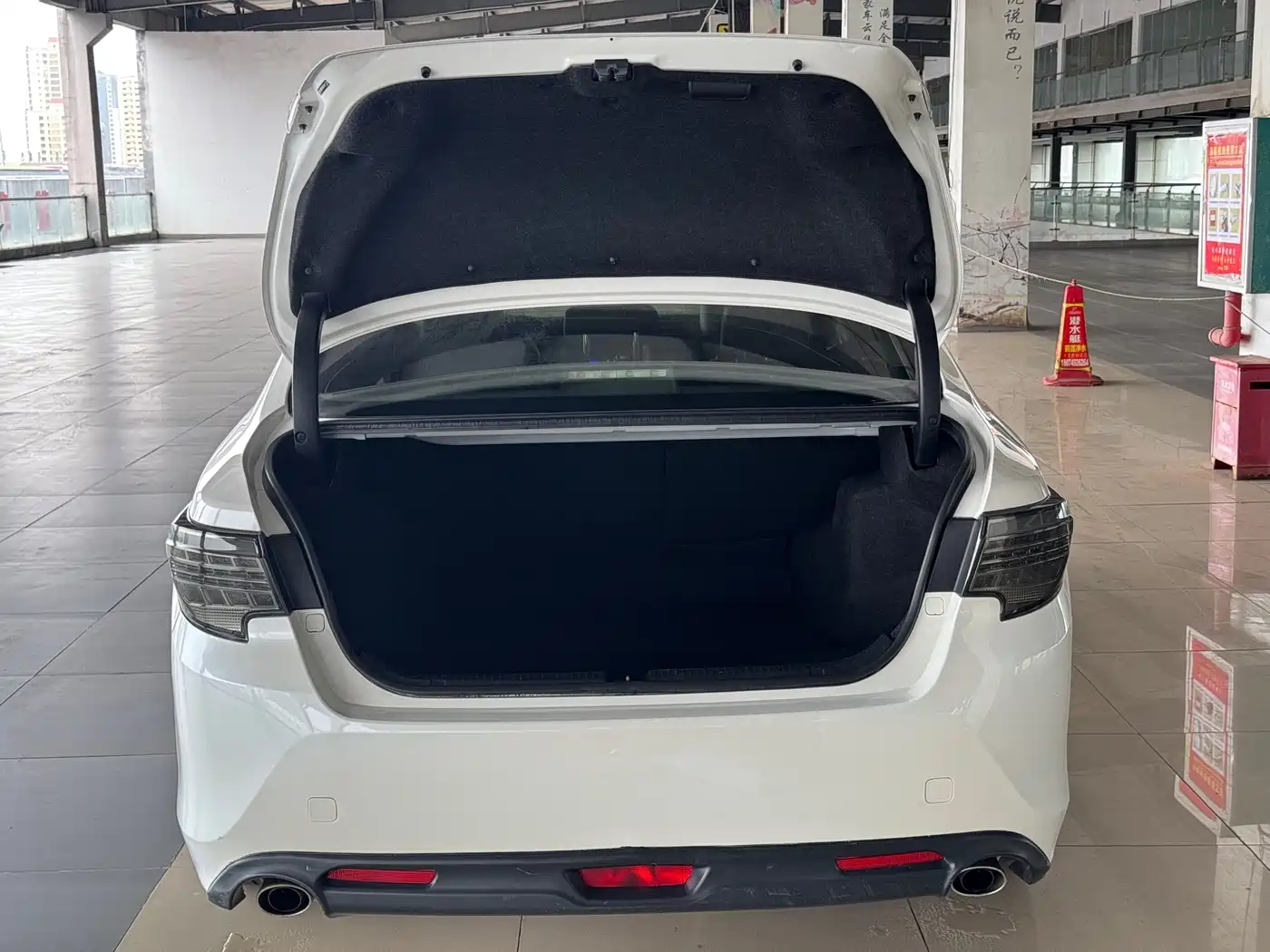 Toyota Reiz 2013 2.5V Premium Edition фото 16