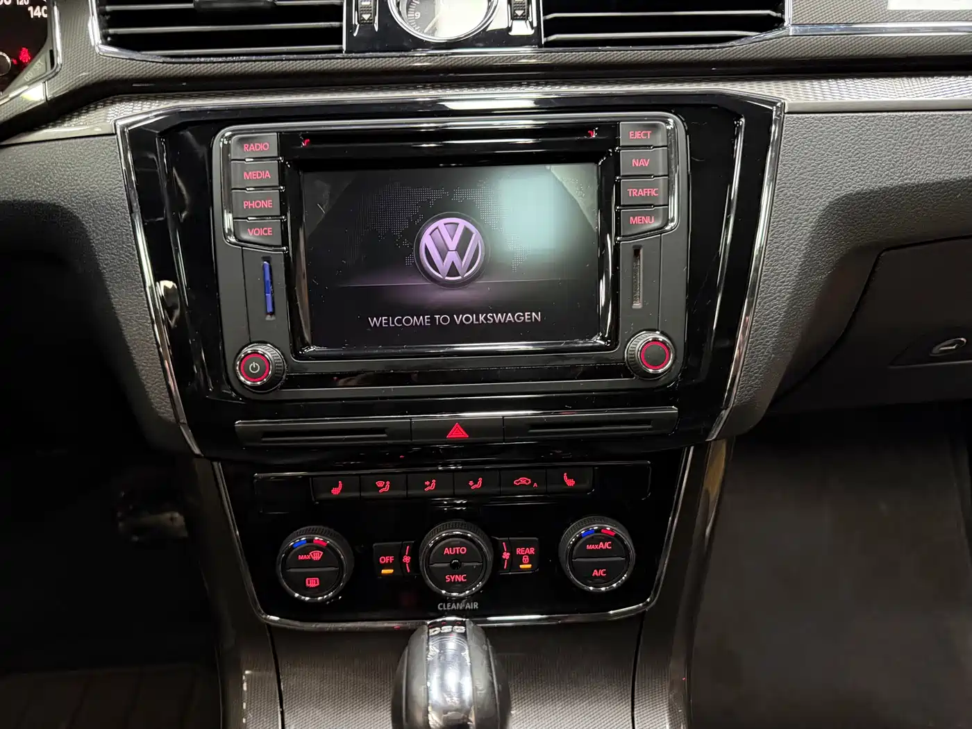 Volkswagen Passat 2016 Model 380TSI DSG Prestige Edition фото 26