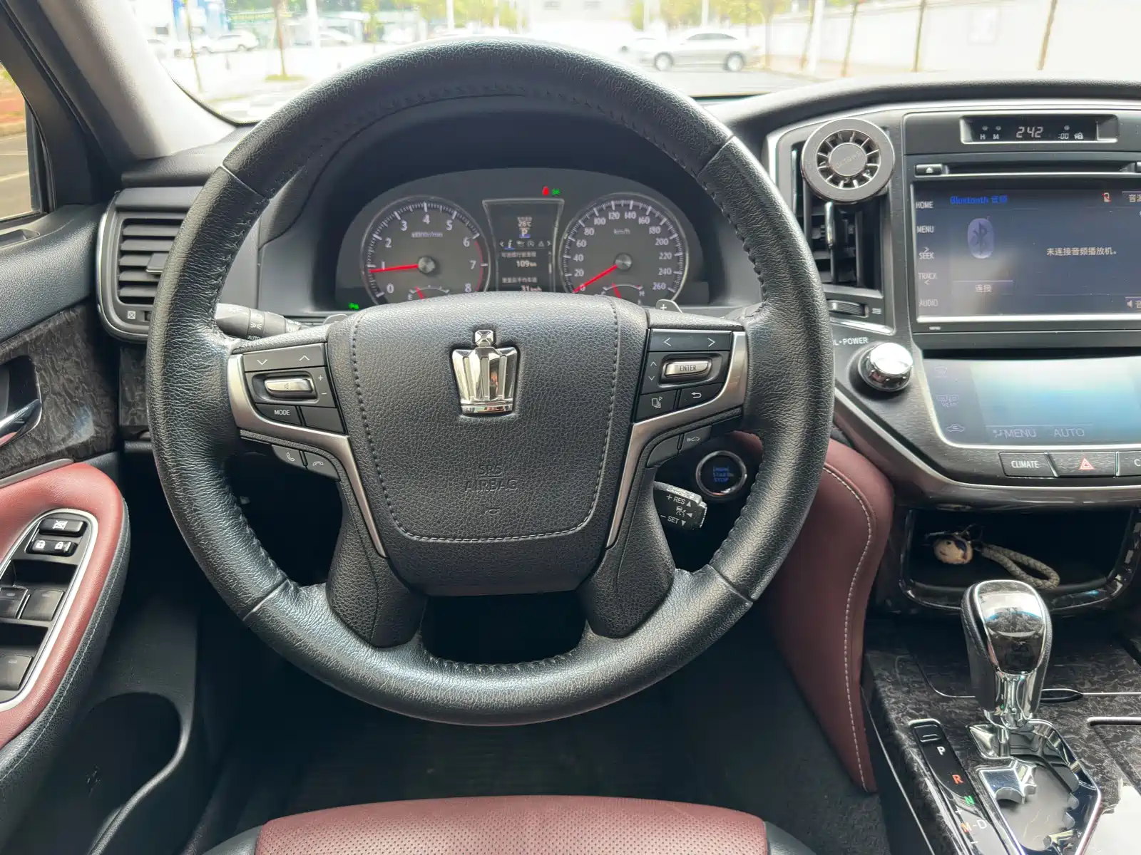 Фото 7 - Toyota Crown